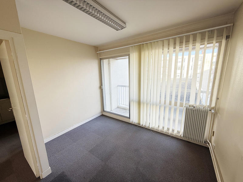 Bureau - 92 m² - 6 pièces