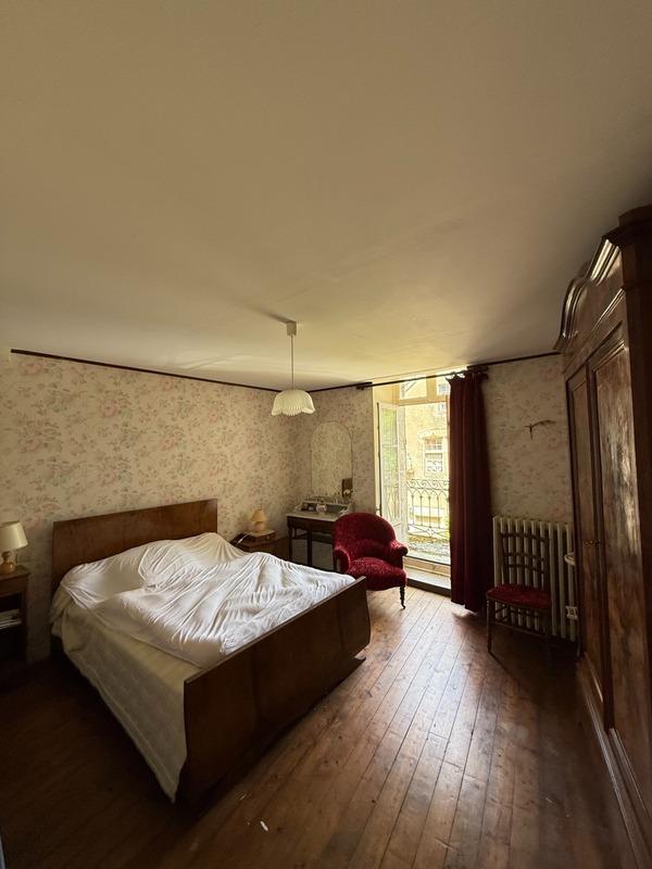 Maison - 230 m² - 8 pièces