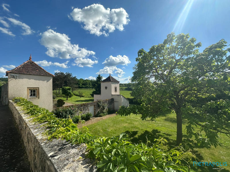 Maison - 305 m² - 9 pièces