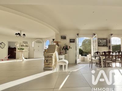 Maison - 232 m² - 8 pièces