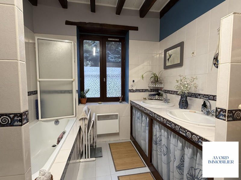 Maison - 285 m² - 9 pièces