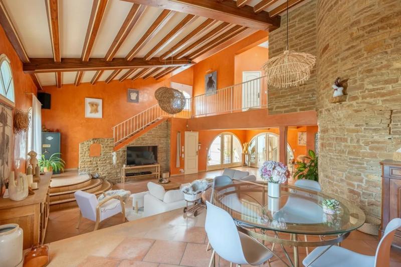 Maison - 221 m² - 6 pièces