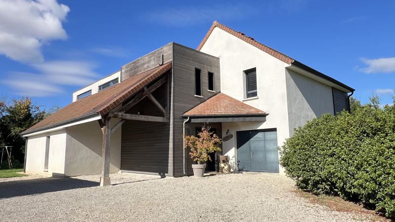 Maison - 1 730 m² - 8 pièces