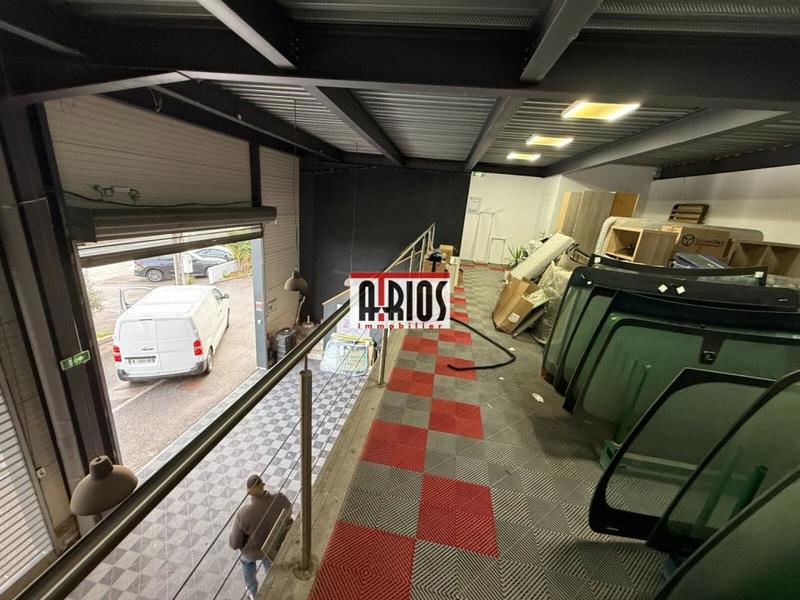 Entrepôt - 198 m²
