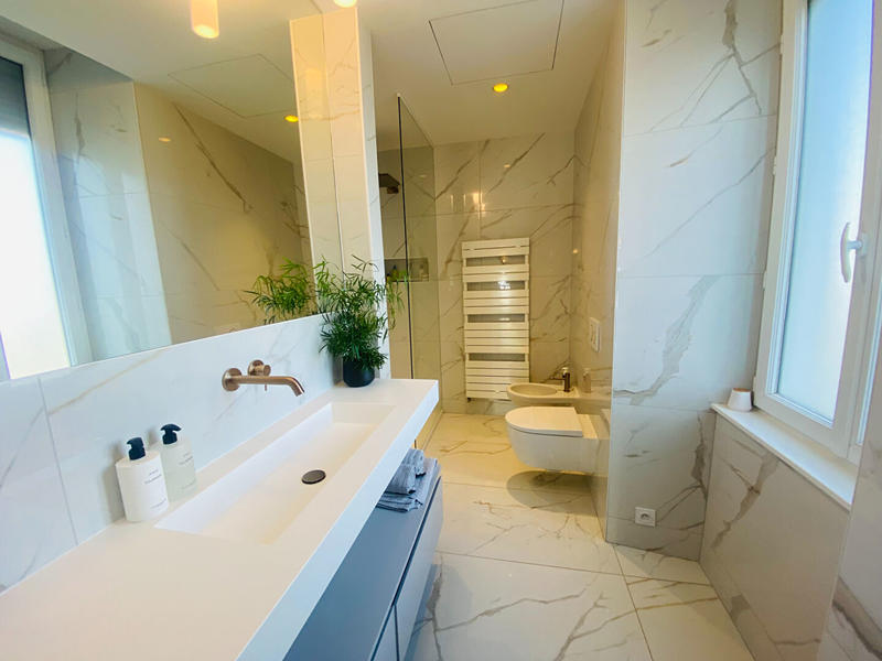 Maison - 220 m² - 8 pièces