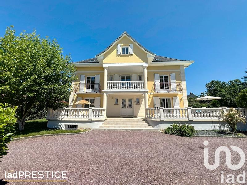 Maison - 281 m² - 10 pièces