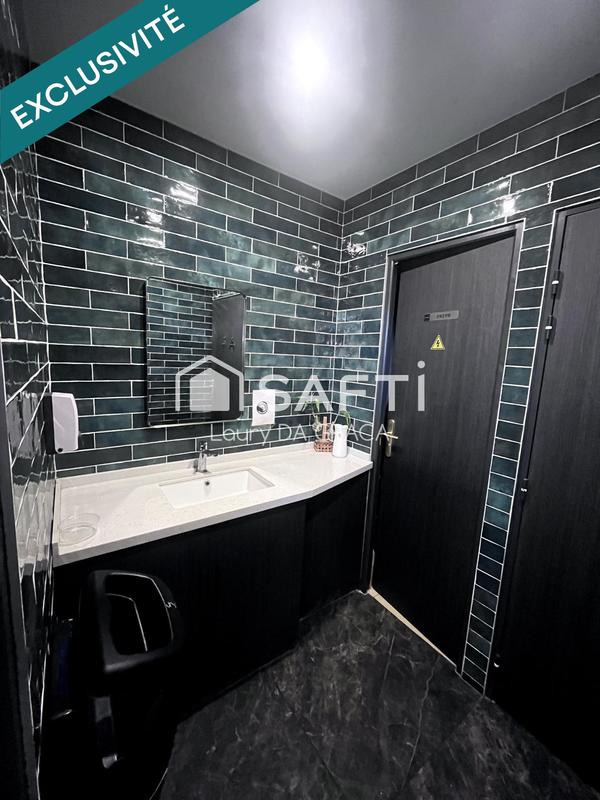 Local commercial - 127 m² - 2 pièces