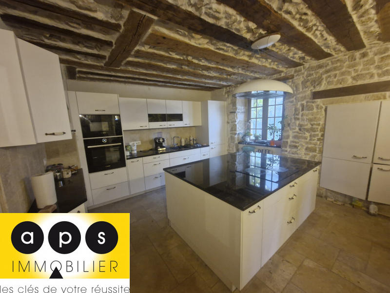 Maison - 210 m² - 9 pièces