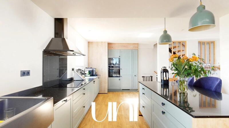 Maison - 225 m² - 7 pièces