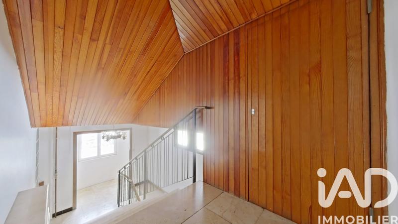 Maison - 211 m² - 8 pièces