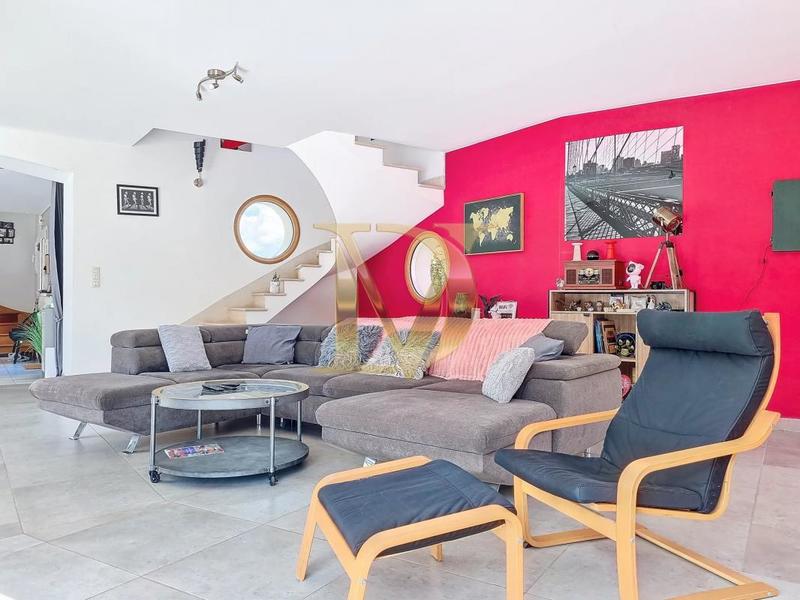 Propriété - 245 m² - 11 pièces