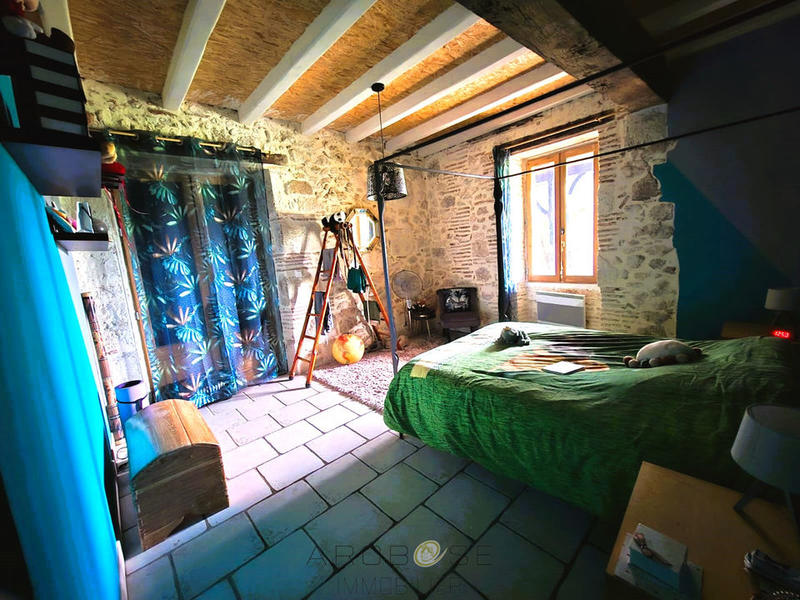 Maison en pierre - 185 m² - 6 pièces