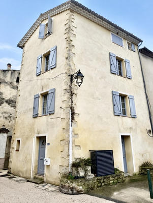 Maison de village - 90 m² - 3 pièces