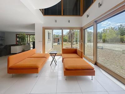 Maison - 220 m² - 5 pièces