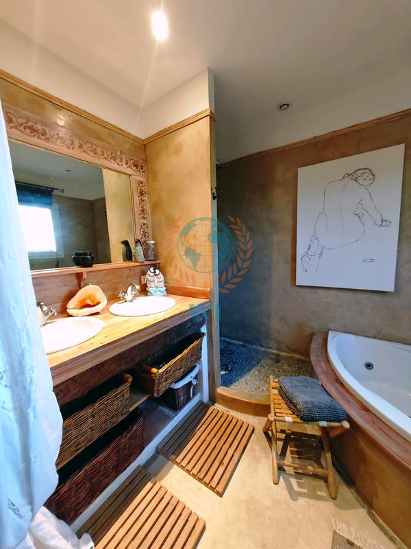 Maison - 280 m² - 7 pièces