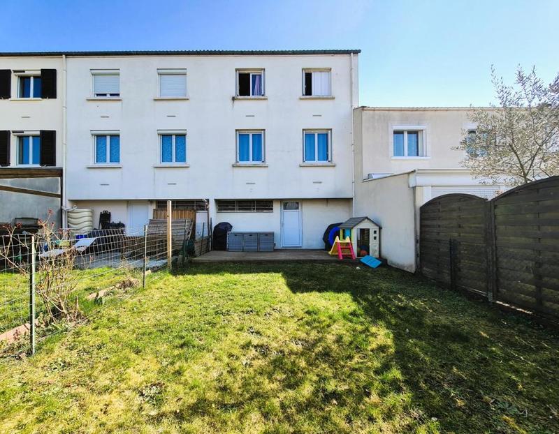 Maison traditionnelle - 100 m² - 5 pièces