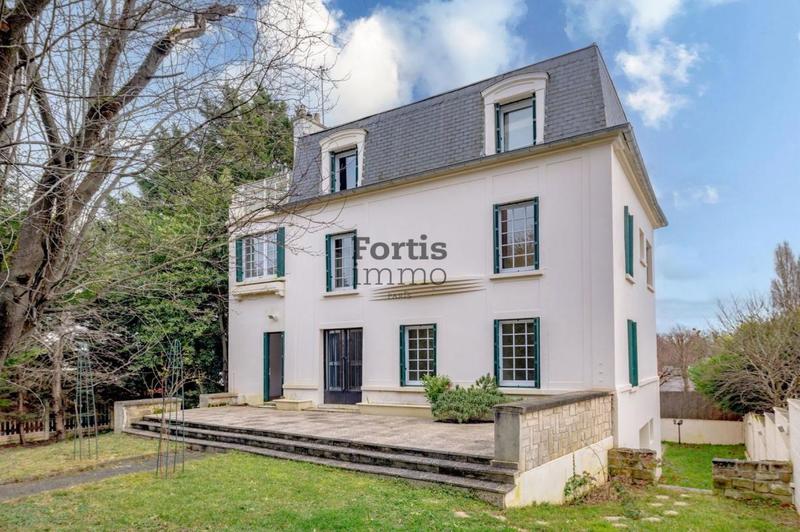 Demeure - 297 m² - 8 pièces