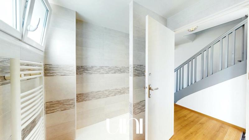 Maison - 180 m² - 6 pièces