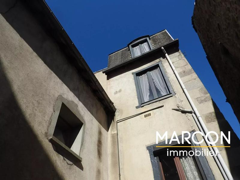 Maison - 214 m² - 8 pièces