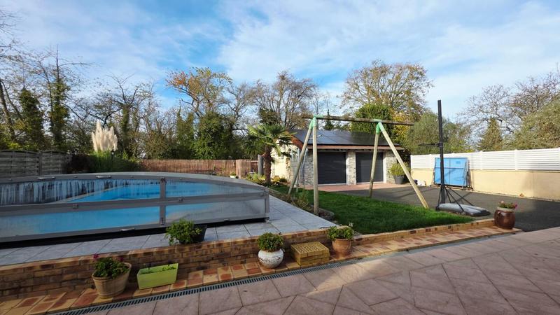 Maison - 166 m² - 8 pièces