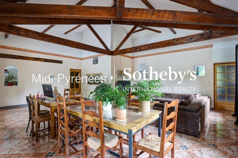 Maison - 307 m² - 9 pièces