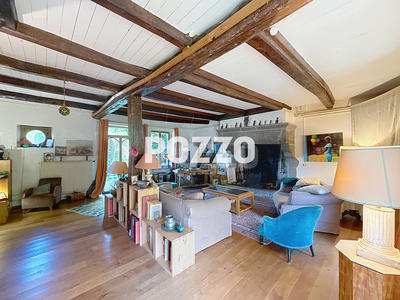 Maison - 210 m² - 8 pièces