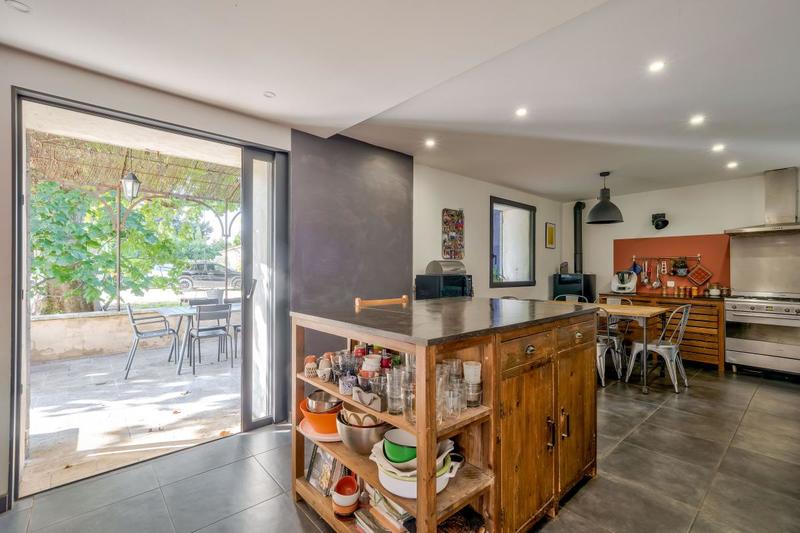 Mas - 230 m² - 6 pièces