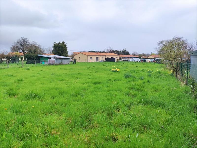 Terrain constructible - 1 885 m²