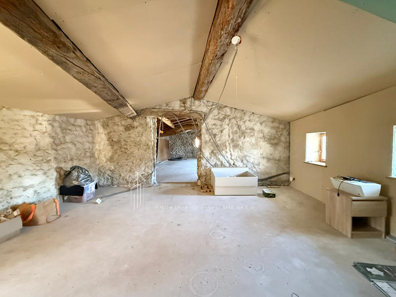 Propriété - 180 m² - 5 pièces