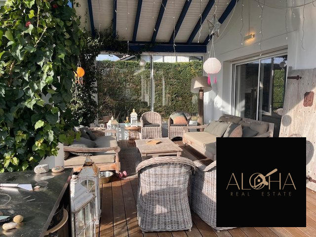 Villa - 331 m² - 8 pièces