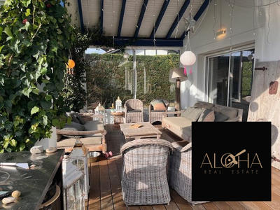 Villa - 331 m² - 8 pièces