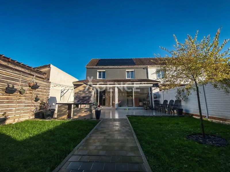 Maison - 104 m² - 4 pièces