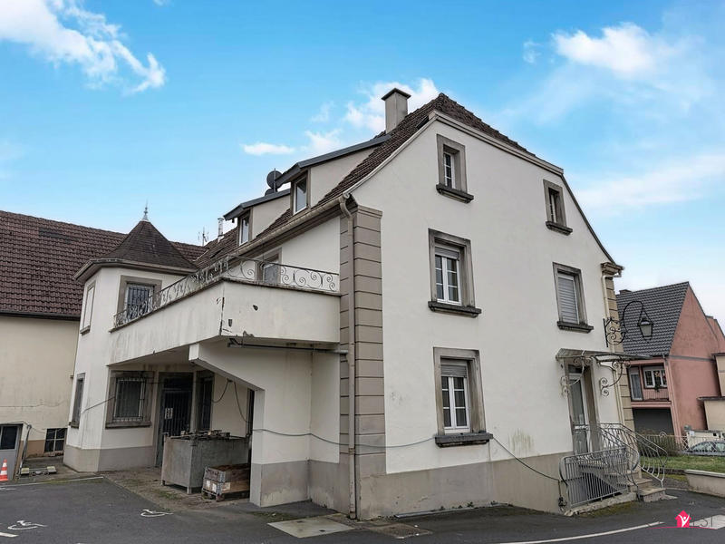 Maison - 220 m² - 8 pièces