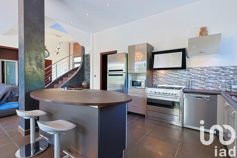 Maison - 227 m² - 7 pièces