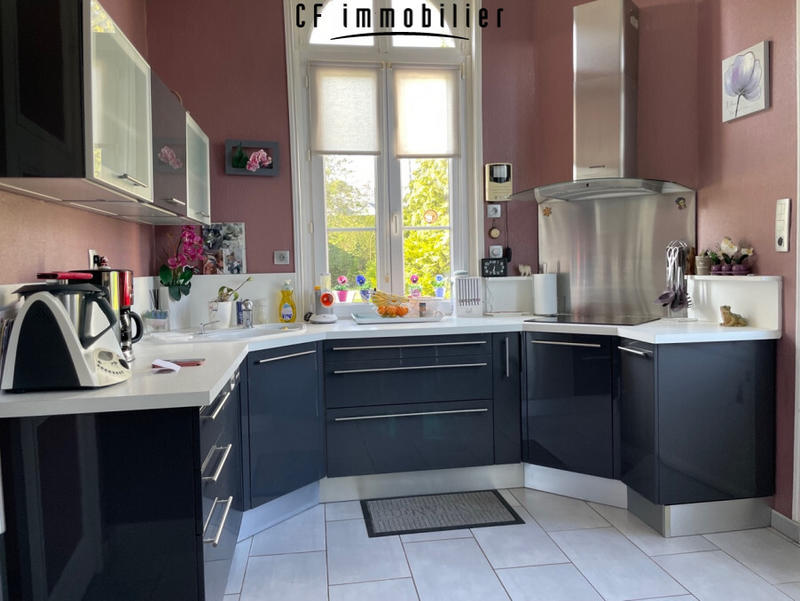 Maison - 180 m² - 8 pièces