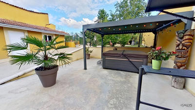 Maison - 218 m² - 7 pièces