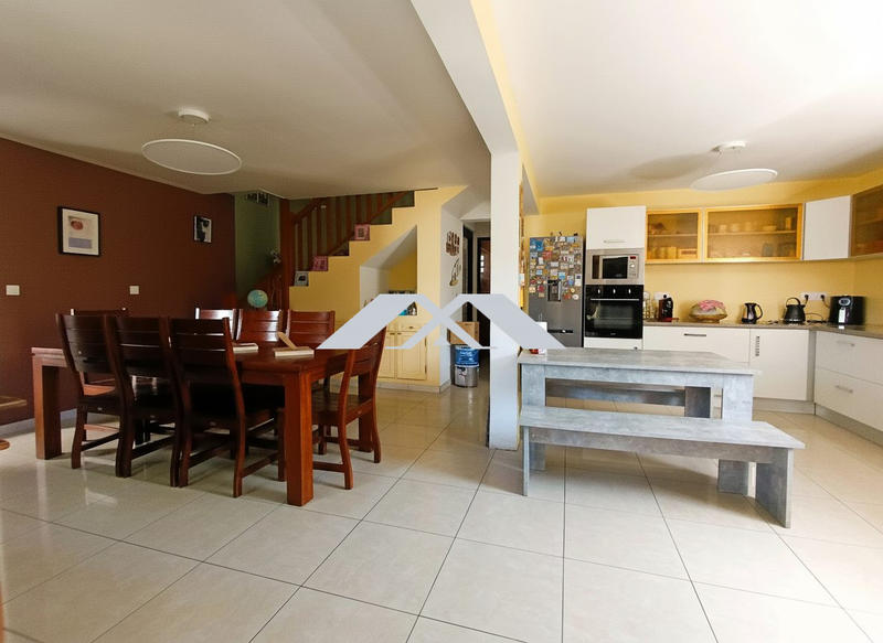 Maison - 142 m² - 7 pièces