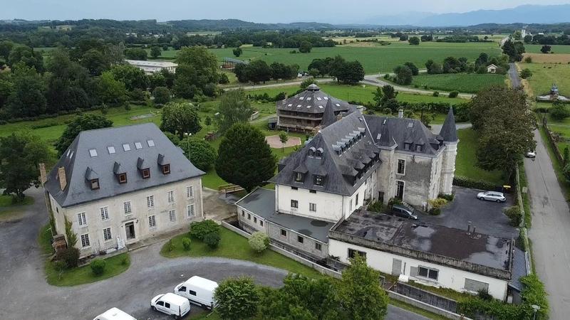 Château - 1 800 m² - 37 pièces