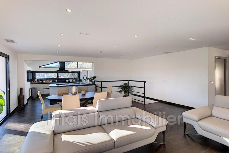 Maison - 198 m² - 3 pièces