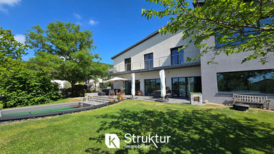 Villa - 280 m² - 9 pièces