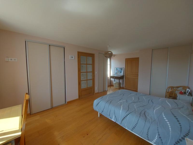 Maison traditionnelle - 262 m² - 6 pièces