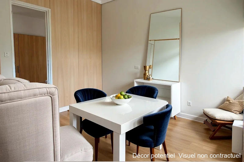 Maison - 99 m² - 8 pièces