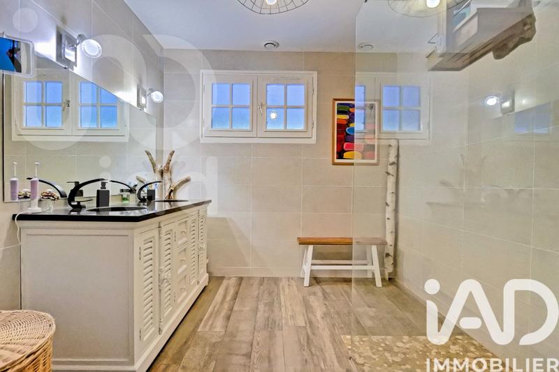 Maison - 220 m² - 5 pièces