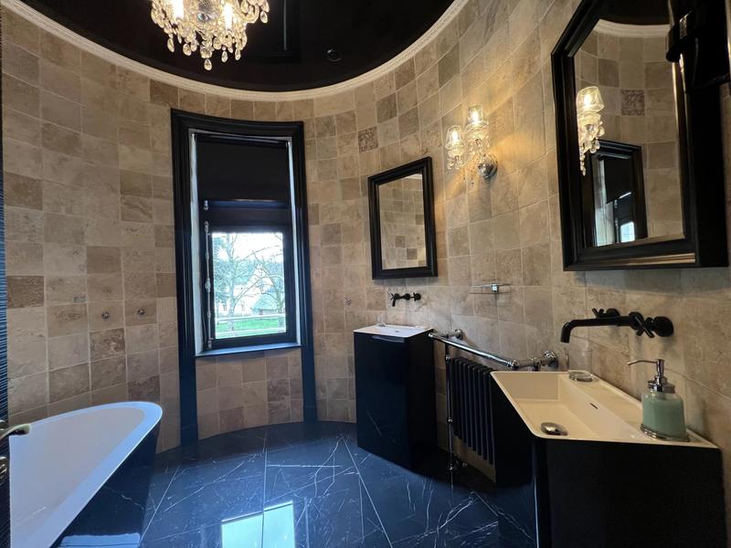 Château - 2 000 m² - 40 pièces