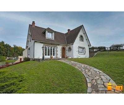 Maison traditionnelle - 140 m² - 6 pièces