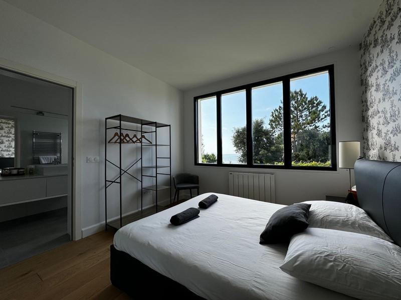 Maison contemporaine - 417 m² - 10 pièces