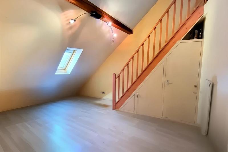 Maison - 275 m² - 11 pièces