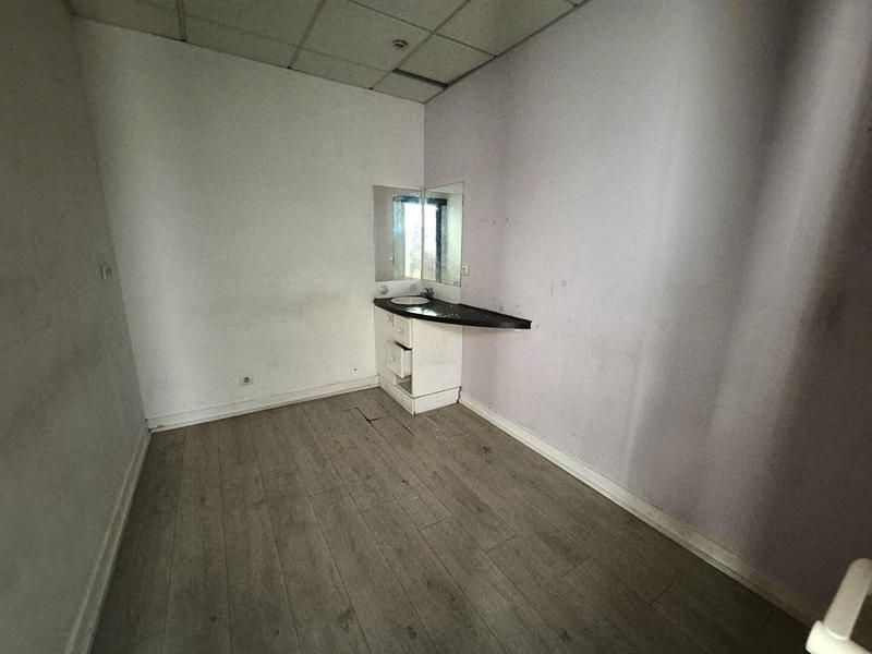 Local commercial - 46 m² - 4 pièces