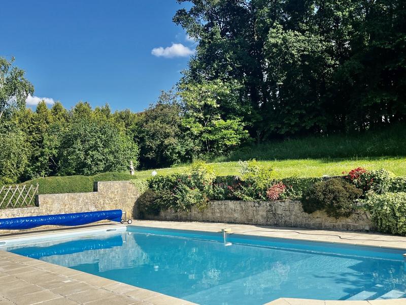 Propriété - 240 m² - 10 pièces