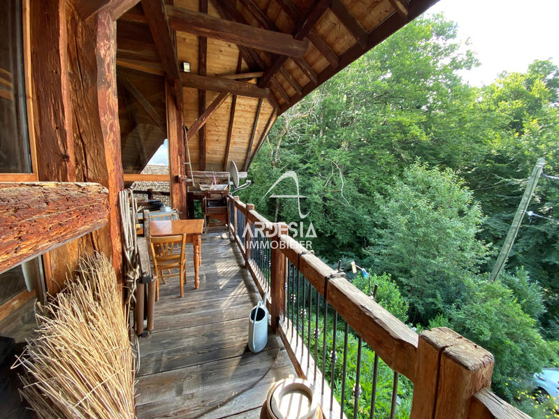 Maison - 250 m² - 8 pièces